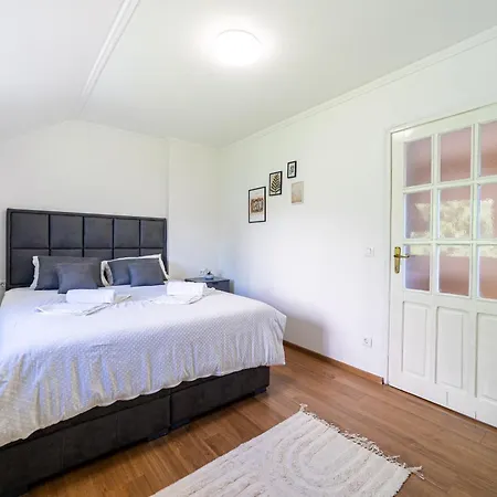 And Wood Design - Near Airport With Free Parking *