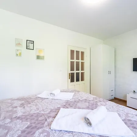 Apartamento And Wood Design - Near Airport With Free Parking Saraievo