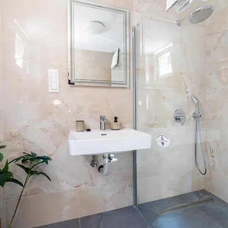 And Wood Design - Near Airport With Free Parking Saraievo