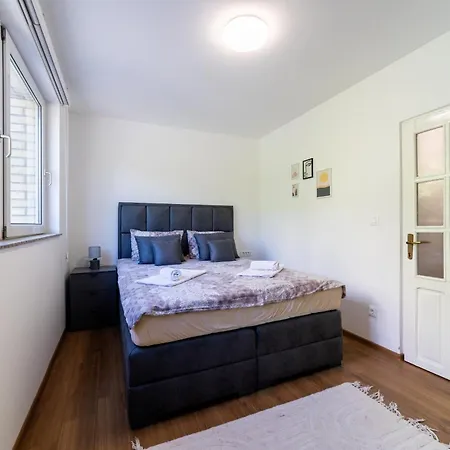 Apartamento And Wood Design - Near Airport With Free Parking *