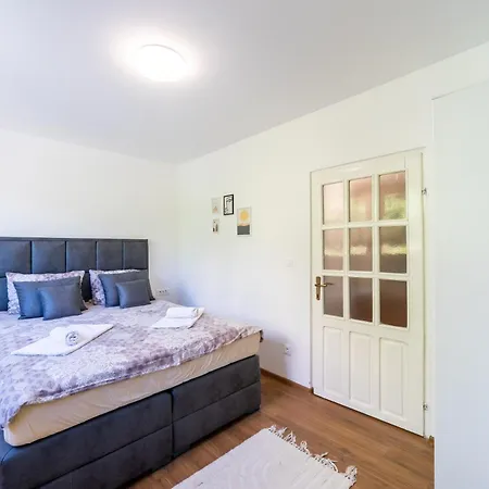 And Wood Design - Near Airport With Free Parking Saraievo