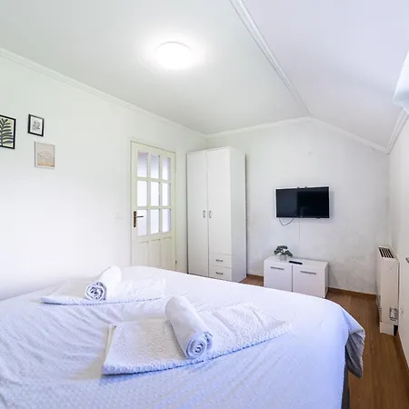 And Wood Design - Near Airport With Free Parking Apartamento *