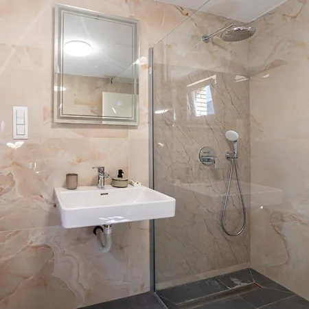 And Wood Design - Near Airport With Free Parking Apartamento Saraievo
