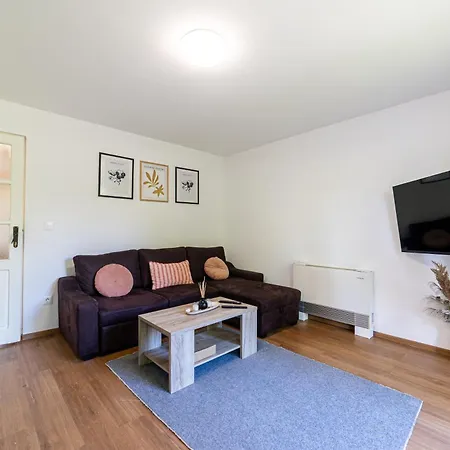 And Wood Design - Near Airport With Free Parking Saraievo