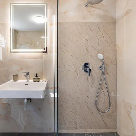 And Wood Design - Near Airport With Free Parking Saraievo