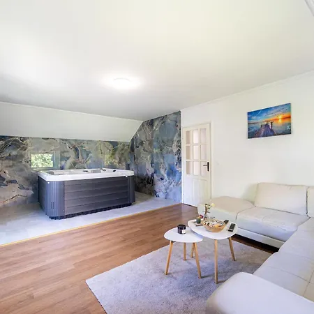 And Wood Design - Near Airport With Free Parking Apartamento Saraievo