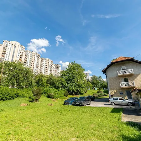 And Wood Design - Near Airport With Free Parking Apartamento Saraievo