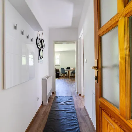 And Wood Design - Near Airport With Free Parking Apartamento Saraievo