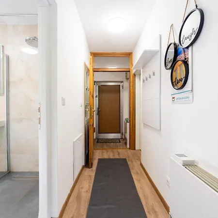 And Wood Design - Near Airport With Free Parking Saraievo